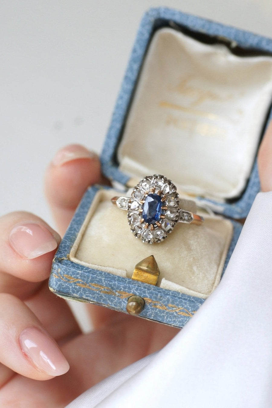 Sapphire daisy ring with diamonds - Penelope Gallery