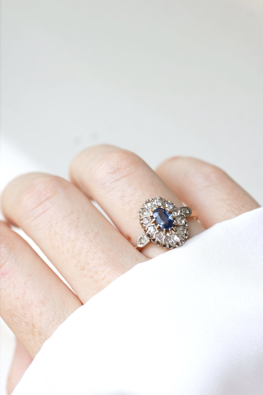 Sapphire daisy ring with diamonds - Penelope Gallery