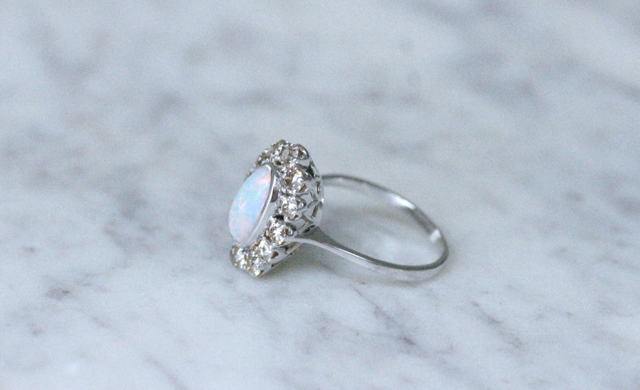 Opal margurite ring set in diamonds on white gold - Galerie Pénélope