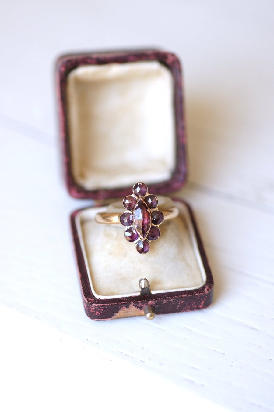 Antique marquise ring in gold and garnets from Perpignan - Galerie Pénélope