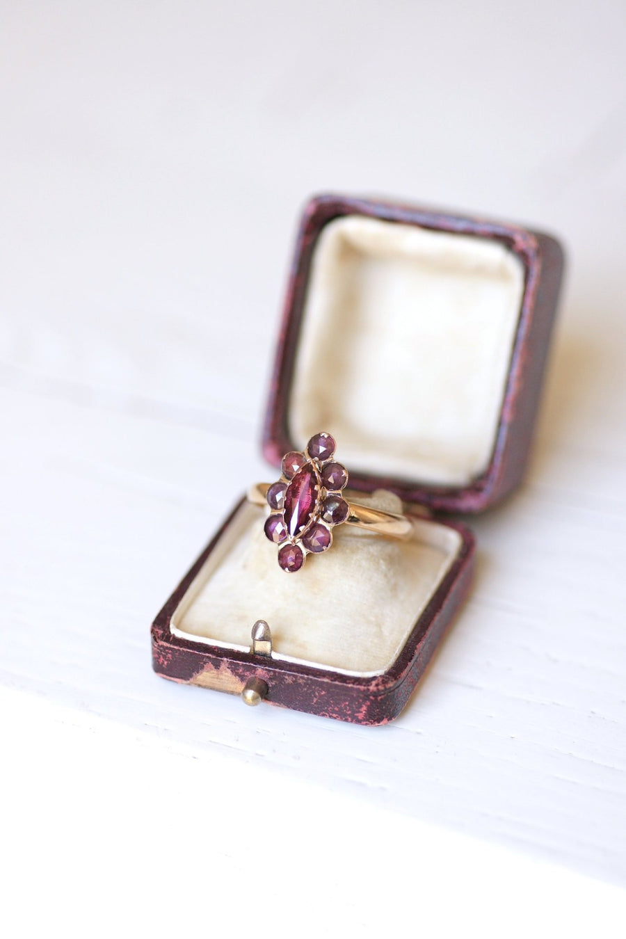 Antique marquise ring in gold and garnets from Perpignan - Galerie Pénélope