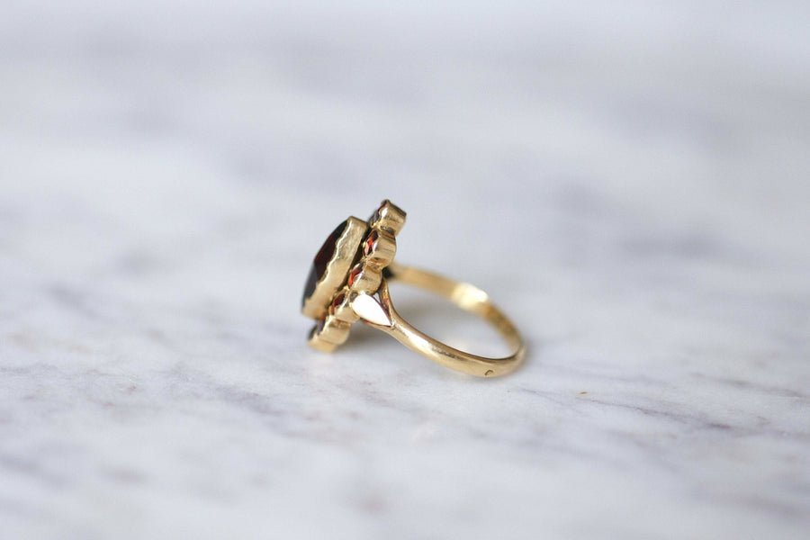 Antique marquise ring in gold and garnets from Perpignan - Galerie Pénélope
