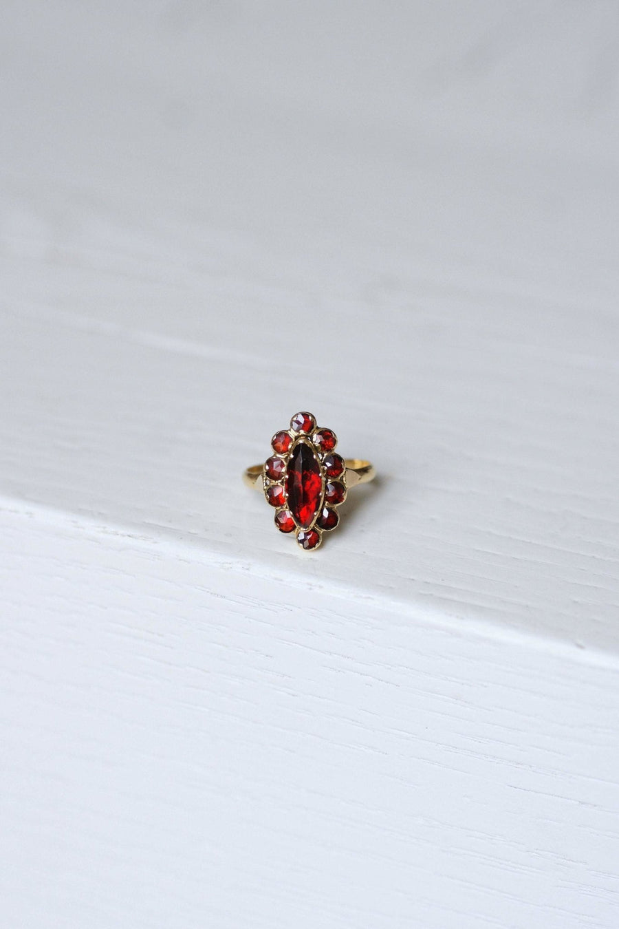 Antique marquise ring in gold and garnets from Perpignan - Galerie Pénélope