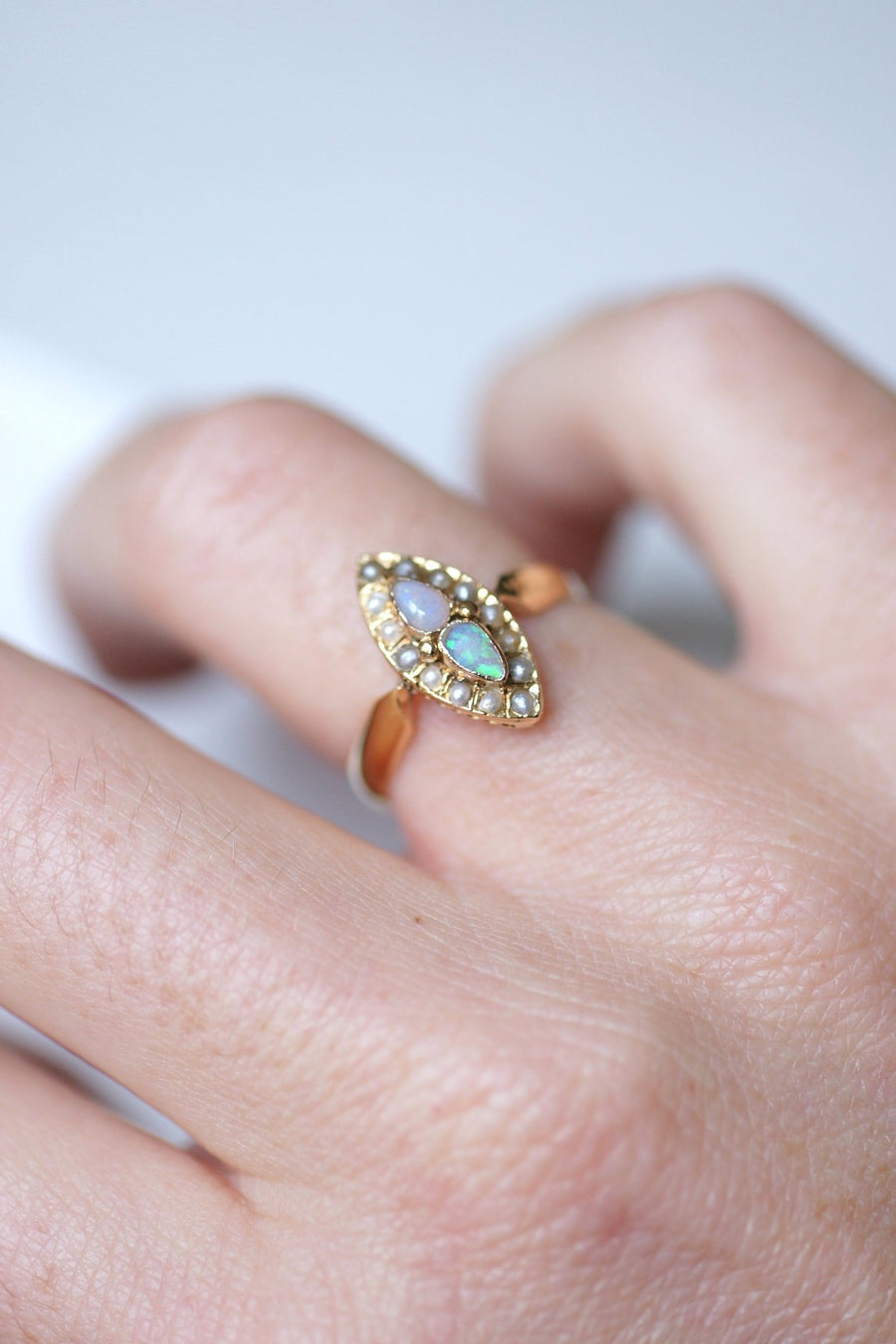 Antique Victorian marquise ring gold, opal and fine pearls - Galerie Pénélope