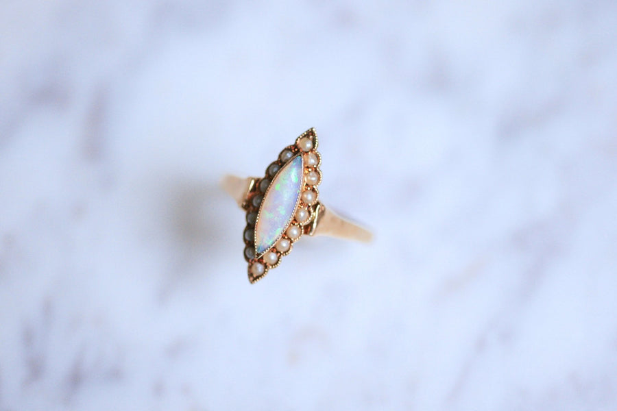 Antique Victorian marquise ring in gold, opals and fine pearls - Galerie Pénélope