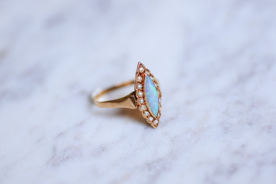 Antique Victorian marquise ring in gold, opals and fine pearls - Galerie Pénélope