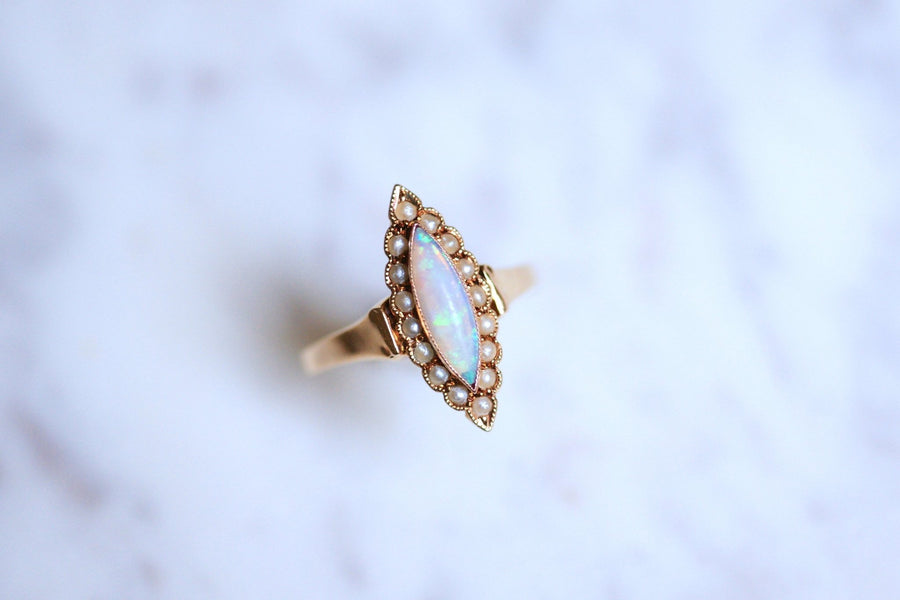 Antique Victorian marquise ring in gold, opals and fine pearls - Galerie Pénélope