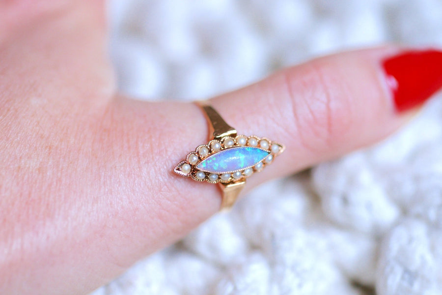Antique Victorian marquise ring in gold, opals and fine pearls - Galerie Pénélope