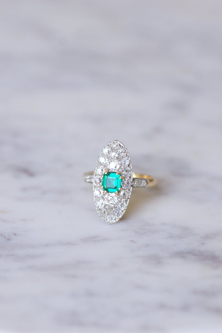 Marquise Belle Epoque emerald ring with diamonds on gold and platinum - Galerie Pénélope