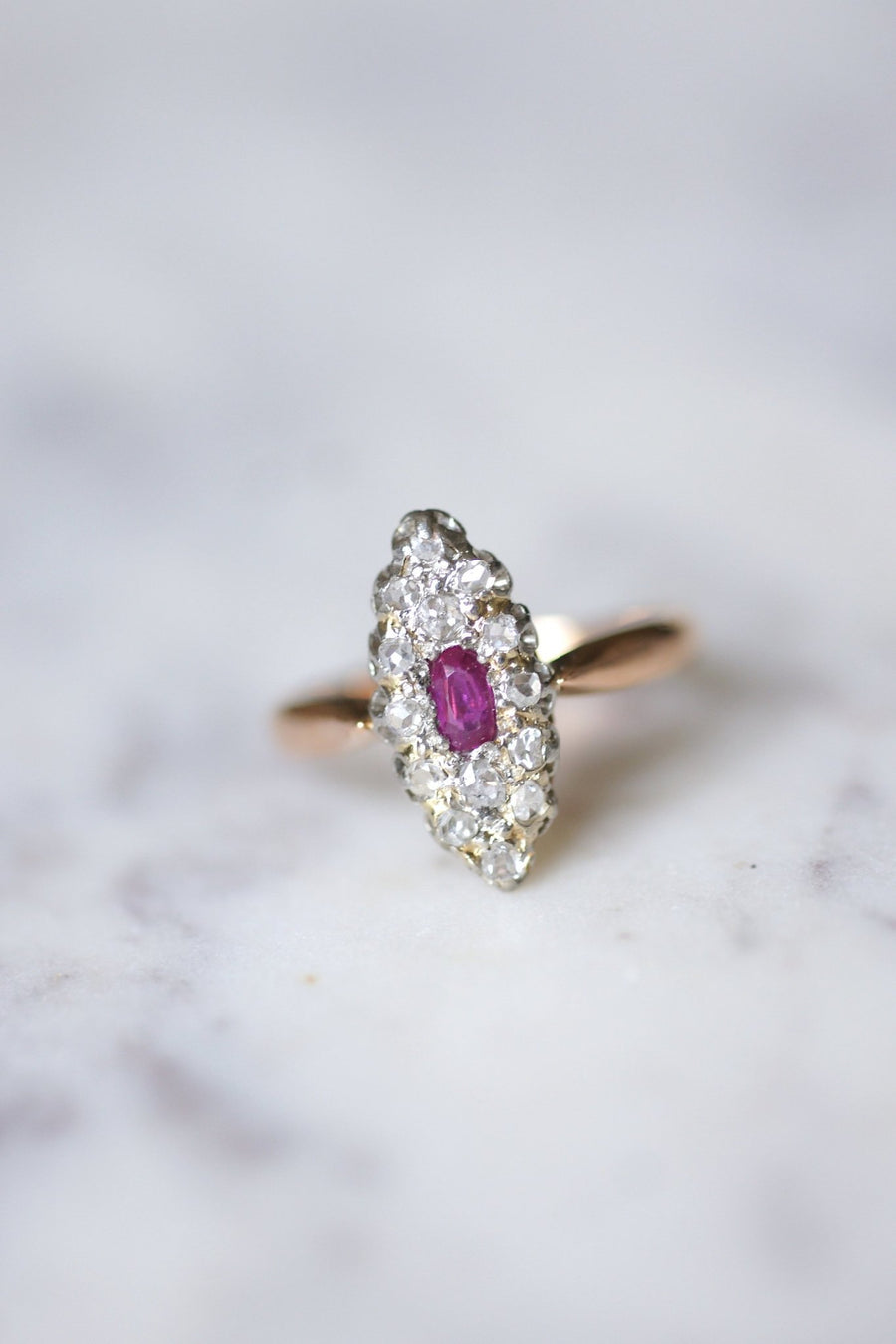 Marquise Belle Epoque ruby ring with diamonds on gold and platinum - Galerie Pénélope