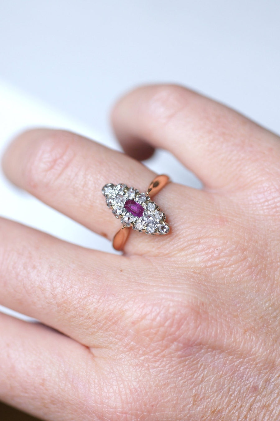 Marquise Belle Epoque ruby ring with diamonds on gold and platinum - Galerie Pénélope