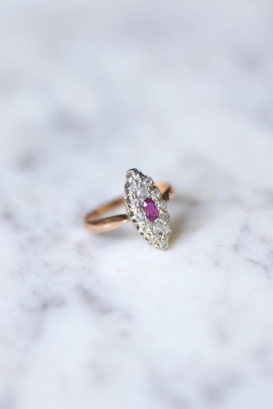 Marquise Belle Epoque ruby ring with diamonds on gold and platinum - Galerie Pénélope