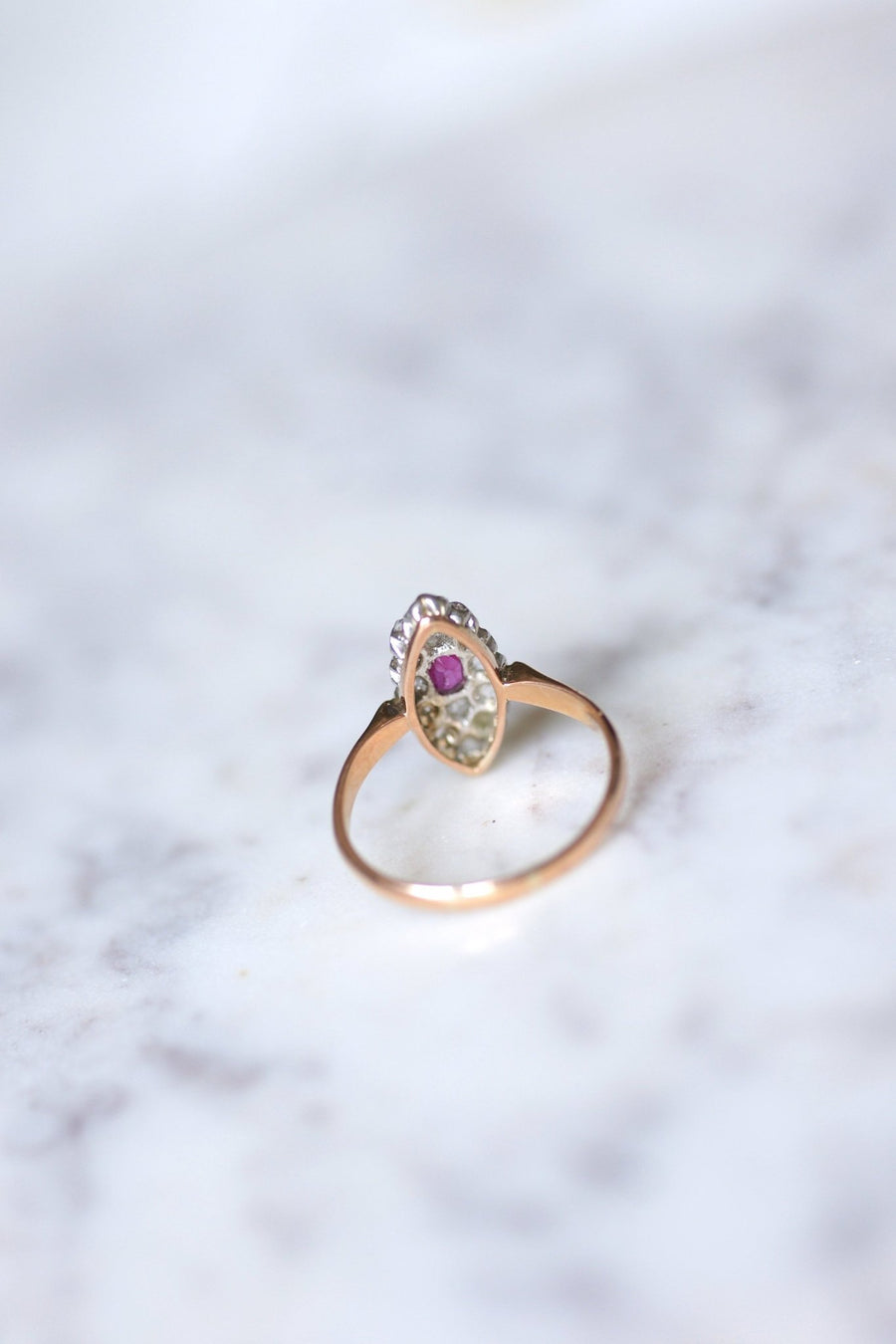 Marquise Belle Epoque ruby ring with diamonds on gold and platinum - Galerie Pénélope
