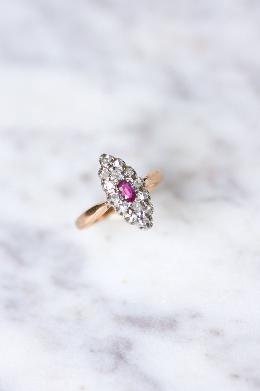 Marquise Belle Epoque ruby ring with diamonds on gold and platinum - Galerie Pénélope