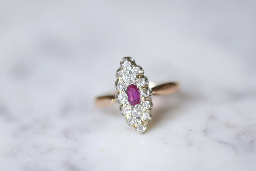 Marquise Belle Epoque ruby ring with diamonds on gold and platinum - Galerie Pénélope