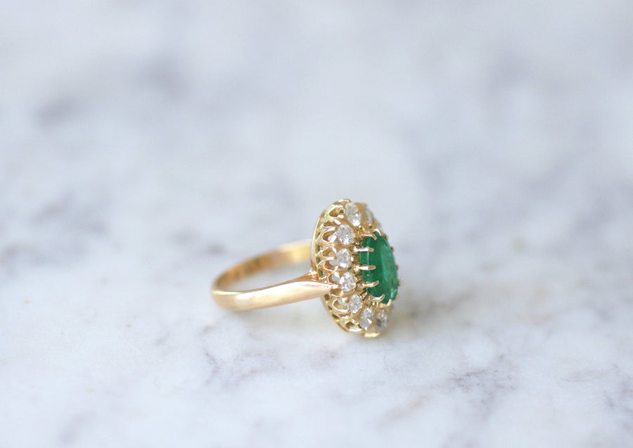 Emerald marquise ring with diamond setting - Galerie Pénélope