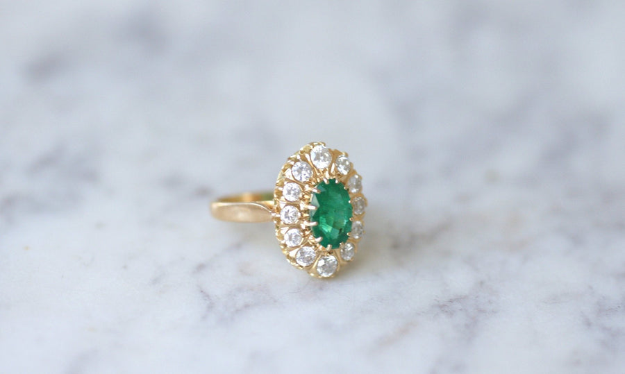 Emerald marquise ring with diamond setting - Galerie Pénélope