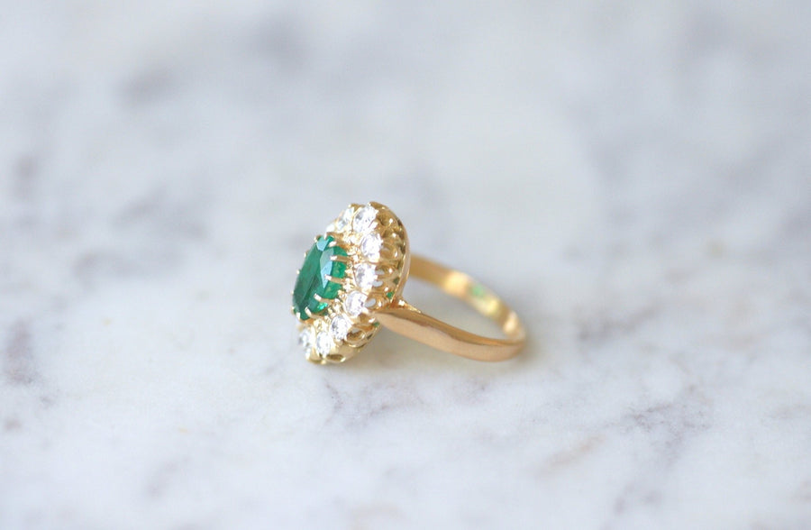 Emerald marquise ring with diamond setting - Galerie Pénélope