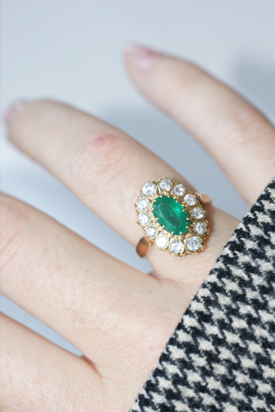 Emerald marquise ring with diamond setting - Galerie Pénélope