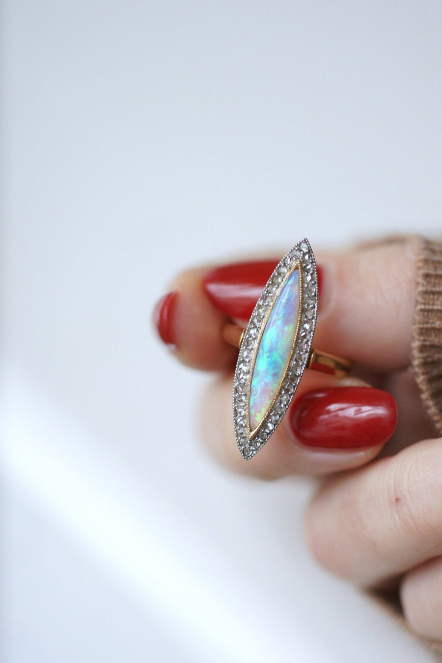 Marquise opal ring surrounded by diamonds - Galerie Pénélope