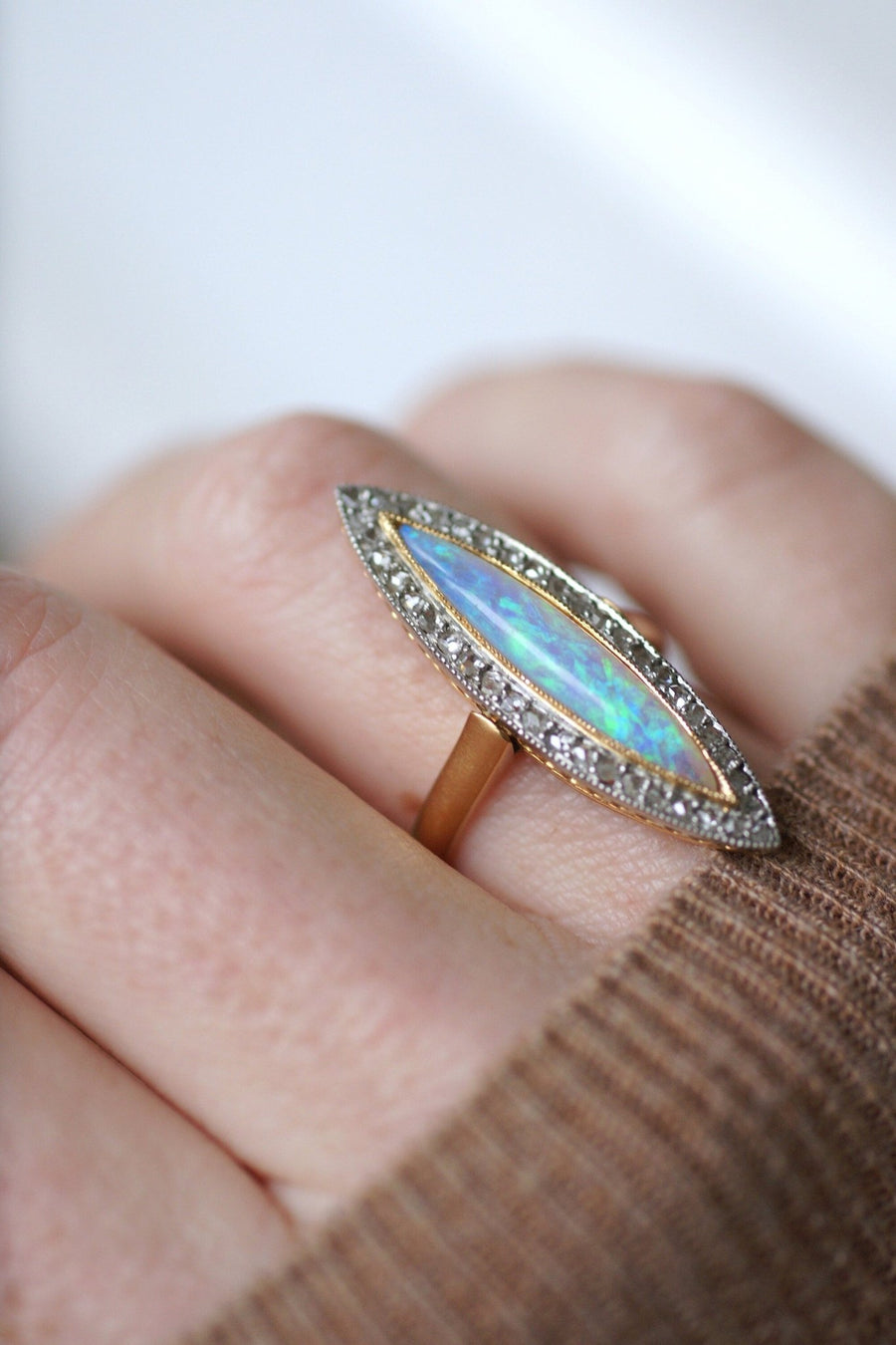 Marquise opal ring surrounded by diamonds - Galerie Pénélope
