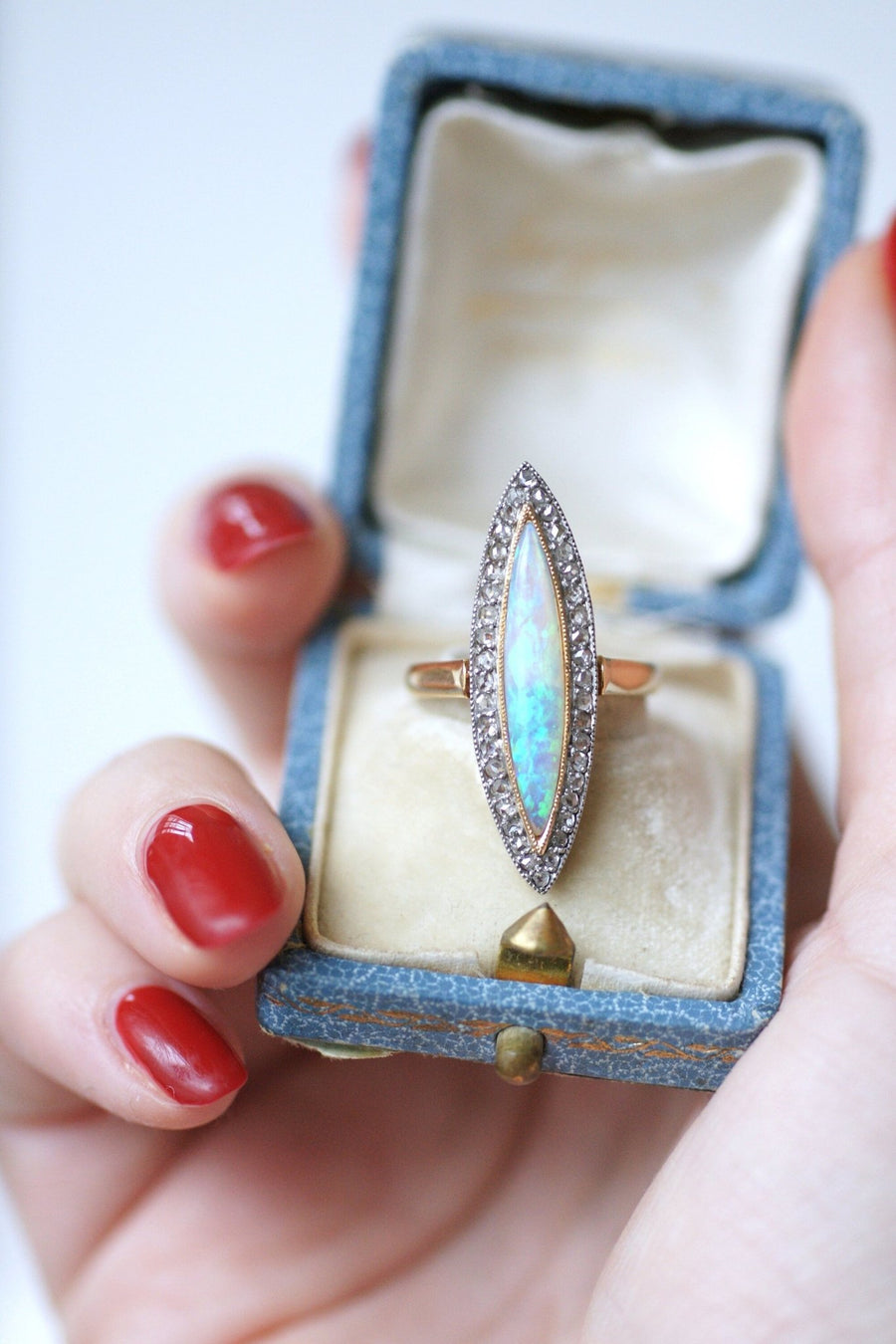 Marquise opal ring surrounded by diamonds - Galerie Pénélope
