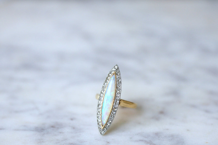 Marquise opal ring surrounded by diamonds - Galerie Pénélope