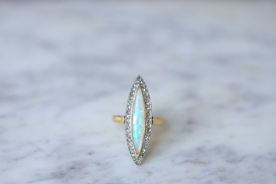 Marquise opal ring surrounded by diamonds - Galerie Pénélope