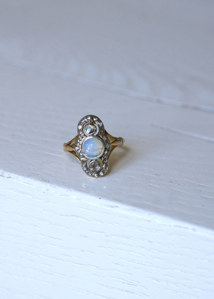 Opal and diamond marquise ring - Galerie Pénélope
