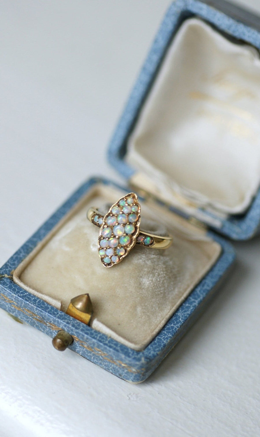 Opals on gold marquise ring - Galerie Pénélope