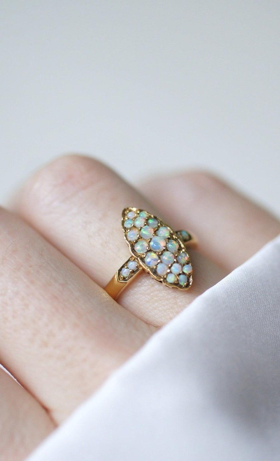 Opals on gold marquise ring - Galerie Pénélope