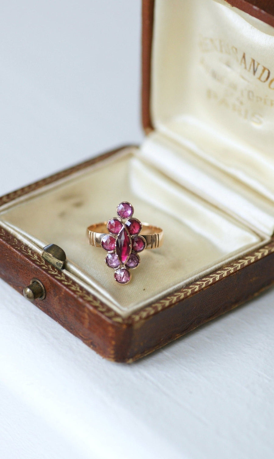 Marquise ring in pink gold with Perpignan garnets - Galerie Pénélope