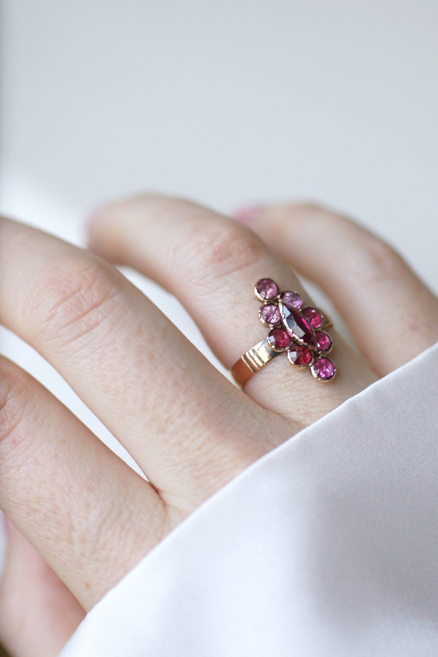 Marquise ring in pink gold with Perpignan garnets - Galerie Pénélope
