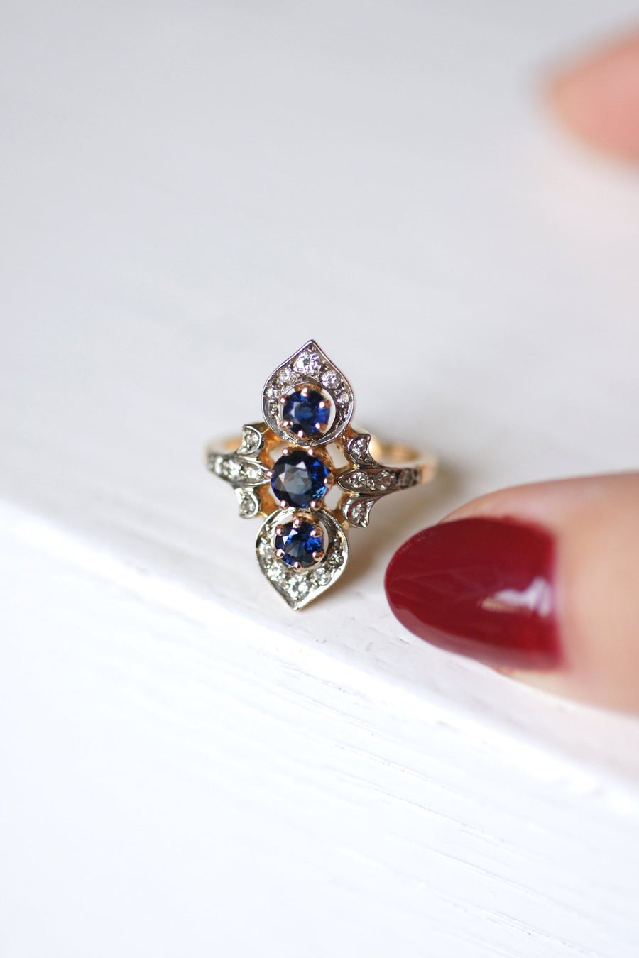 Marquise ring Victorian style sapphires surrounded by diamonds on gold - Galerie Pénélope