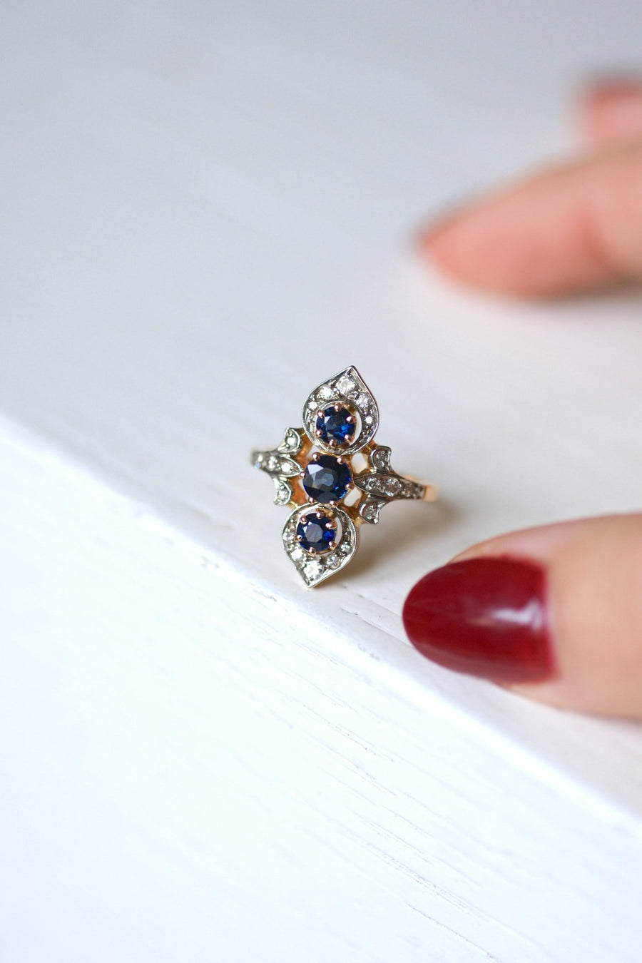 Marquise ring Victorian style sapphires surrounded by diamonds on gold - Galerie Pénélope