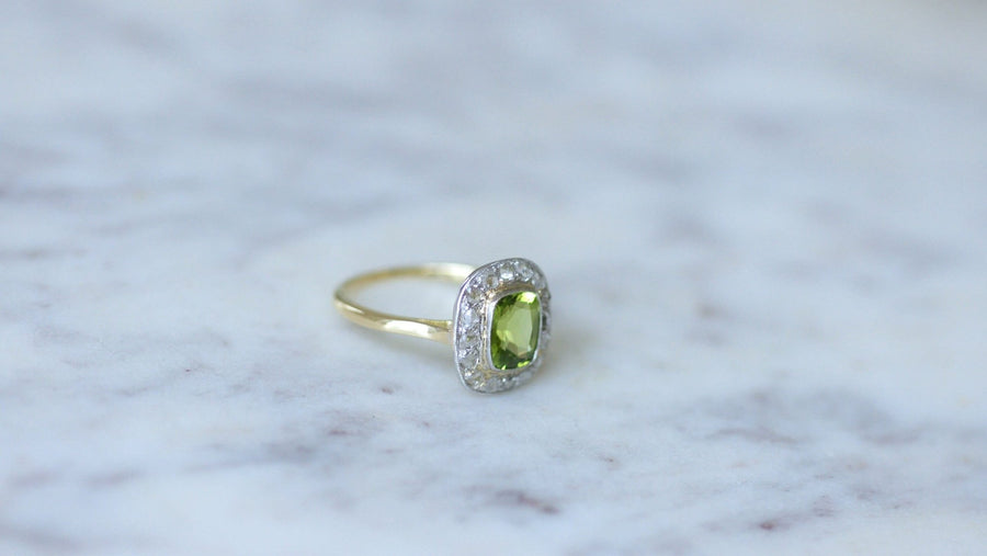 Peridot ring set with diamonds - Galerie Pénélope