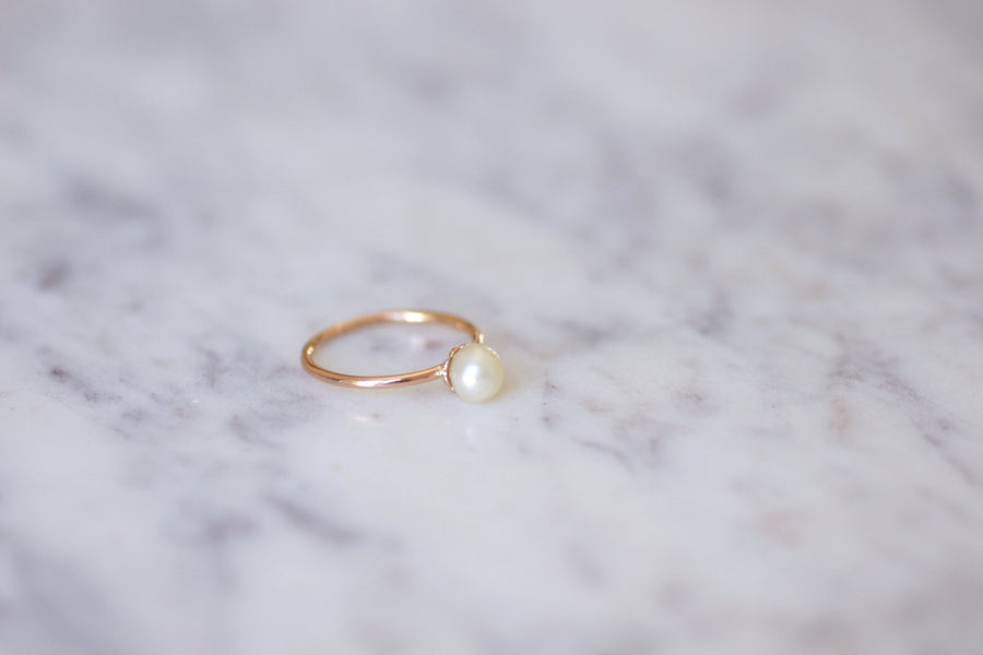 Fine pearl ring on rose gold - Penelope Gallery