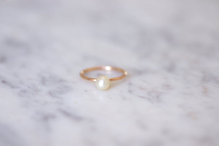 Fine pearl ring on rose gold - Penelope Gallery