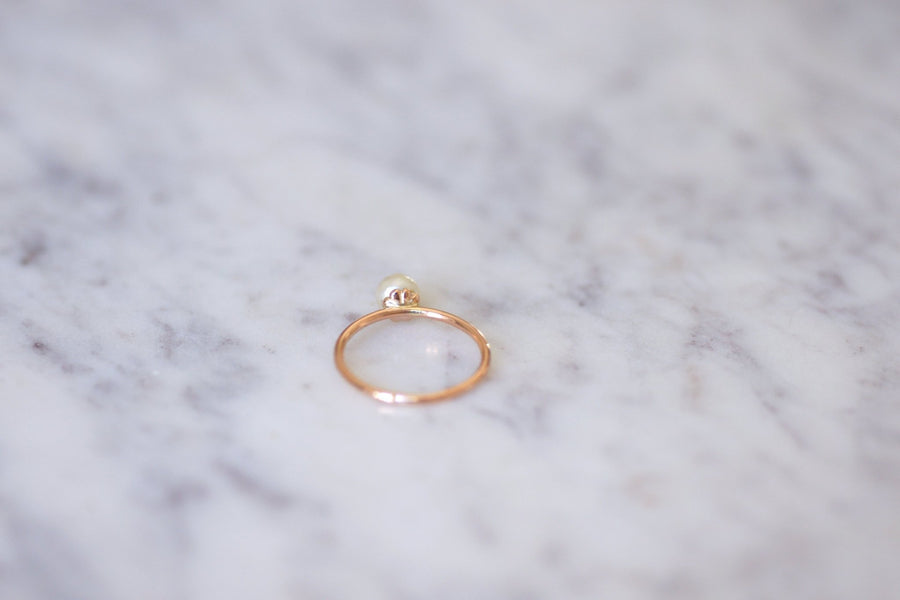 Fine pearl ring on rose gold - Penelope Gallery