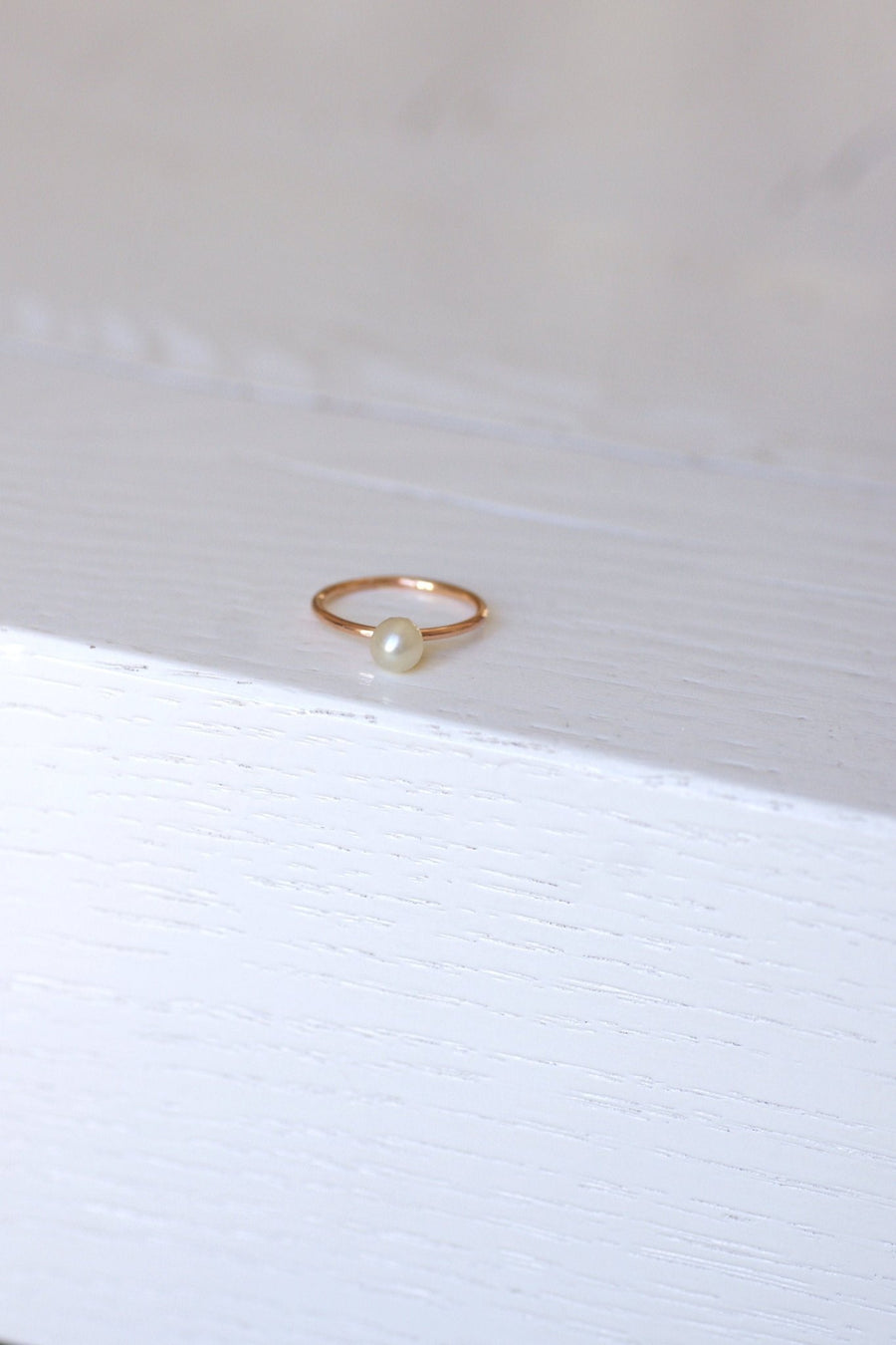 Fine pearl ring on rose gold - Penelope Gallery