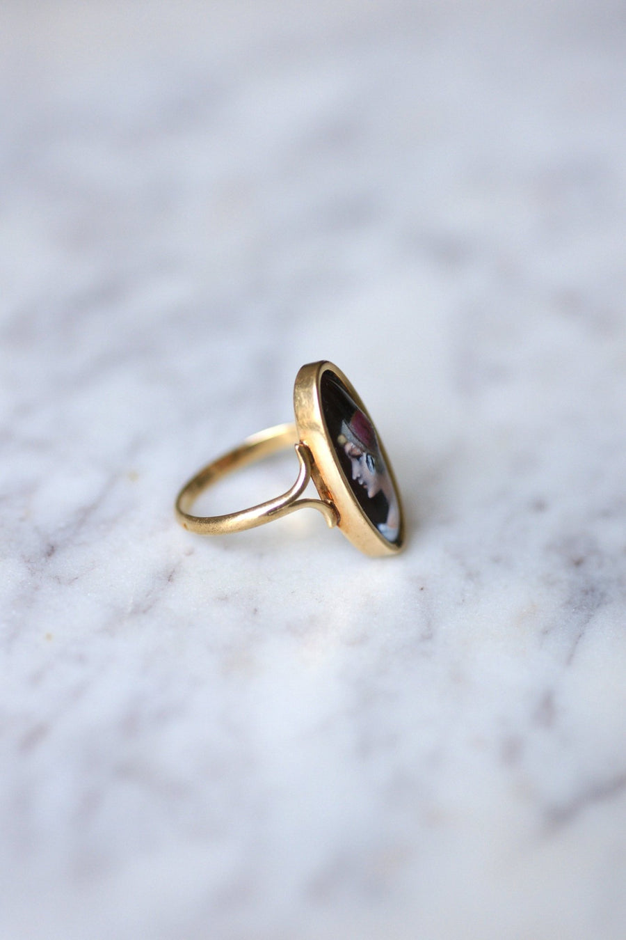 Yellow gold and Limoges enamel antique portrait ring - Galerie Pénélope