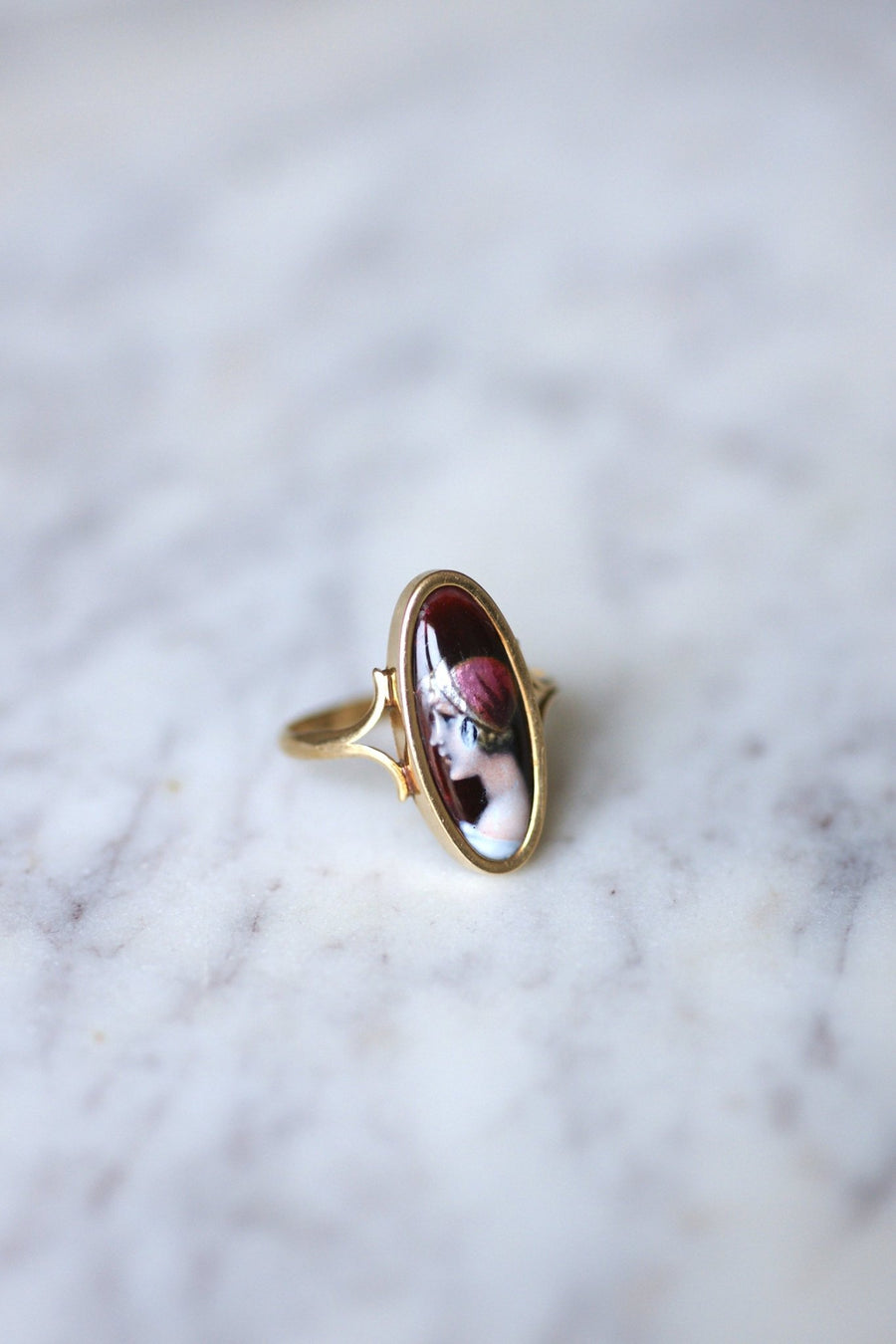 Yellow gold and Limoges enamel antique portrait ring - Galerie Pénélope