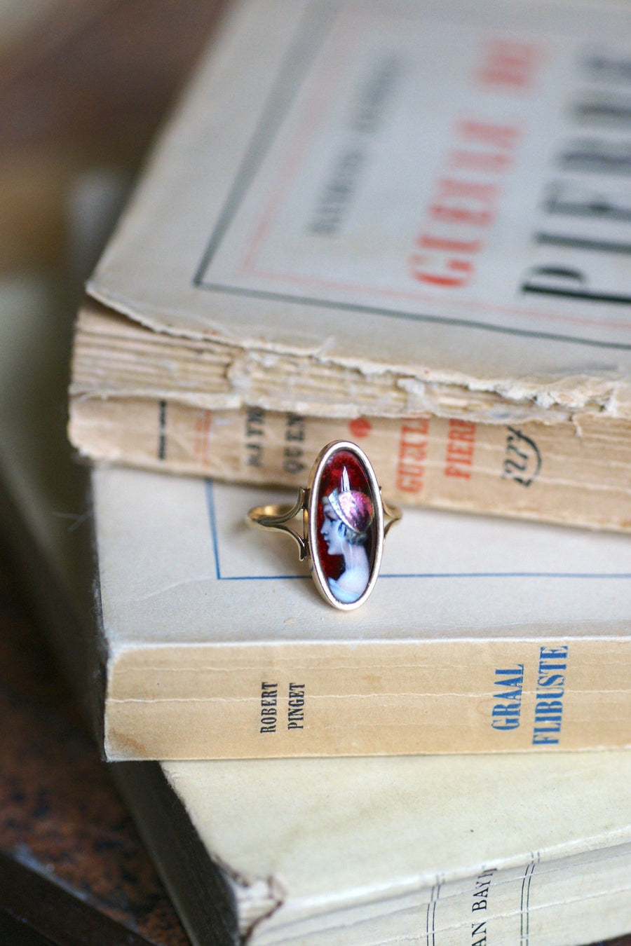 Yellow gold and Limoges enamel antique portrait ring - Galerie Pénélope
