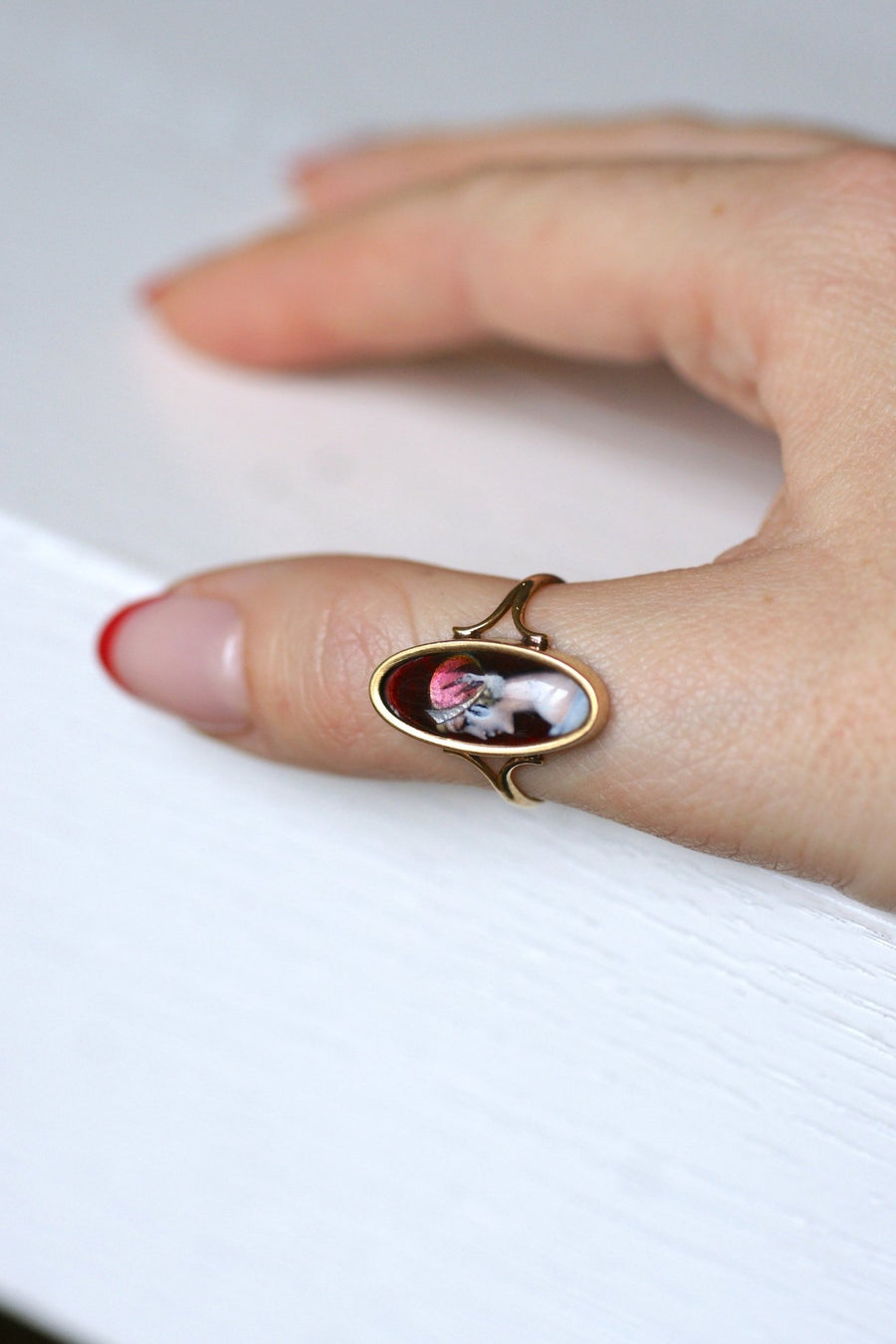 Yellow gold and Limoges enamel antique portrait ring - Galerie Pénélope