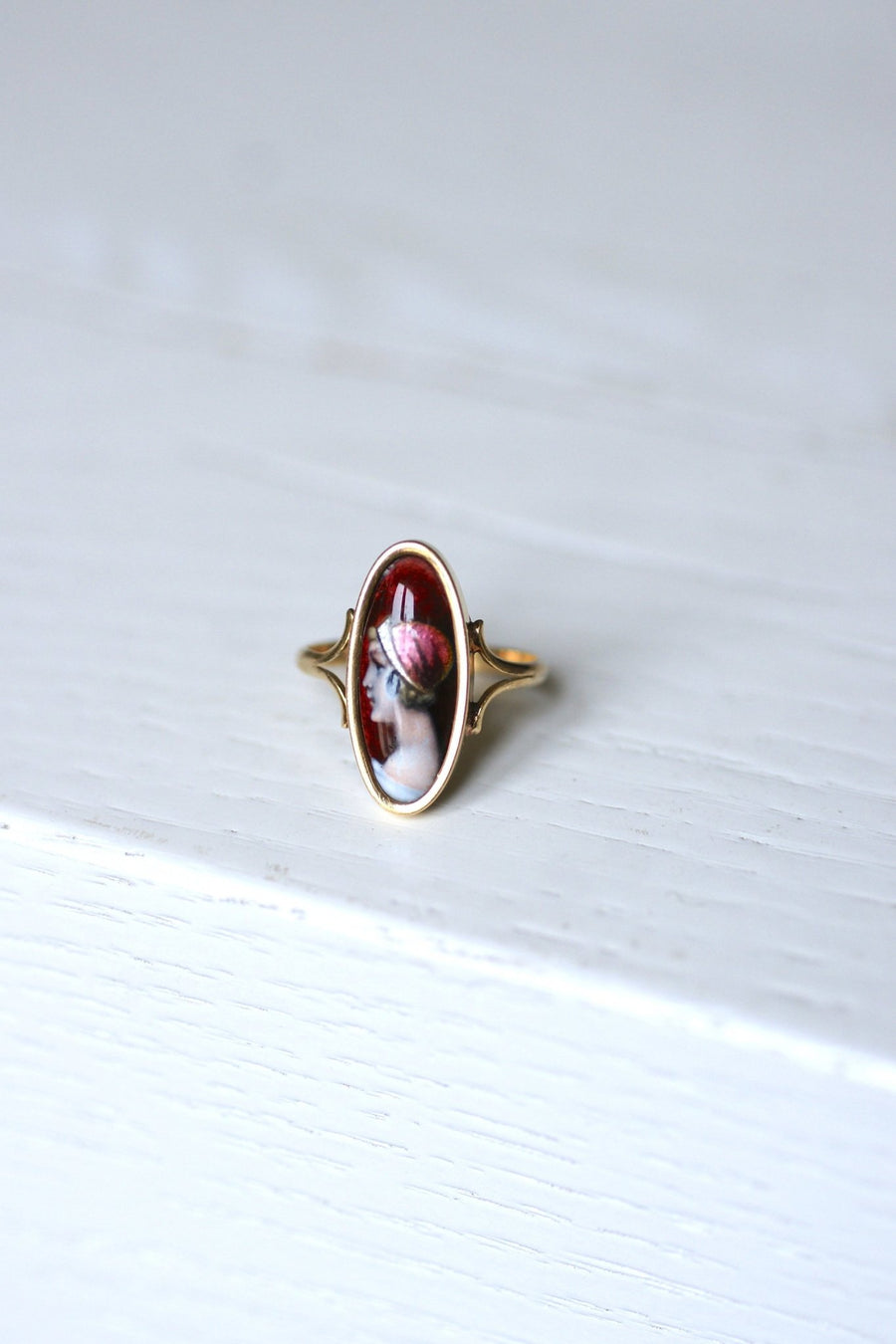 Yellow gold and Limoges enamel antique portrait ring - Galerie Pénélope