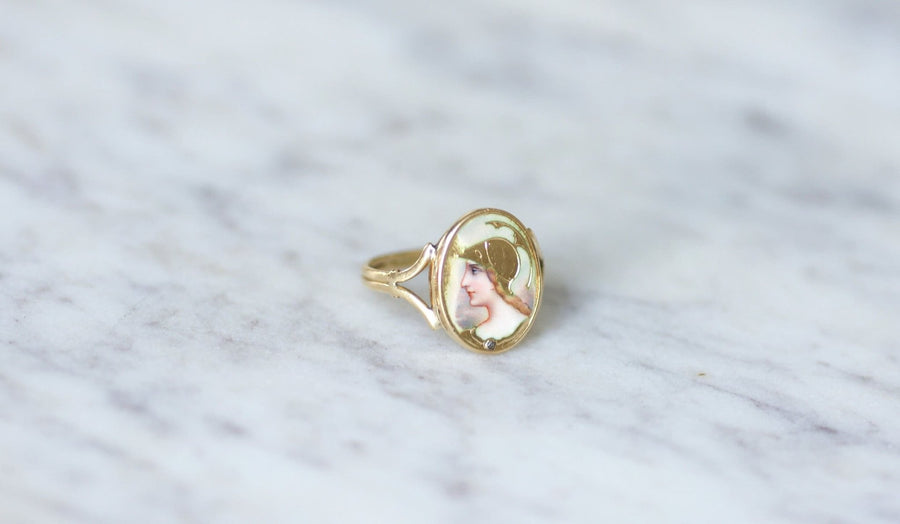 Guilloché enamel on gold Athena portrait ring - Galerie Pénélope