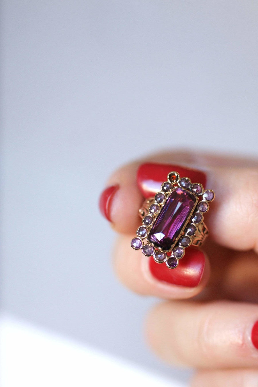 Rectangular rose gold and garnet ring - Penelope Gallery