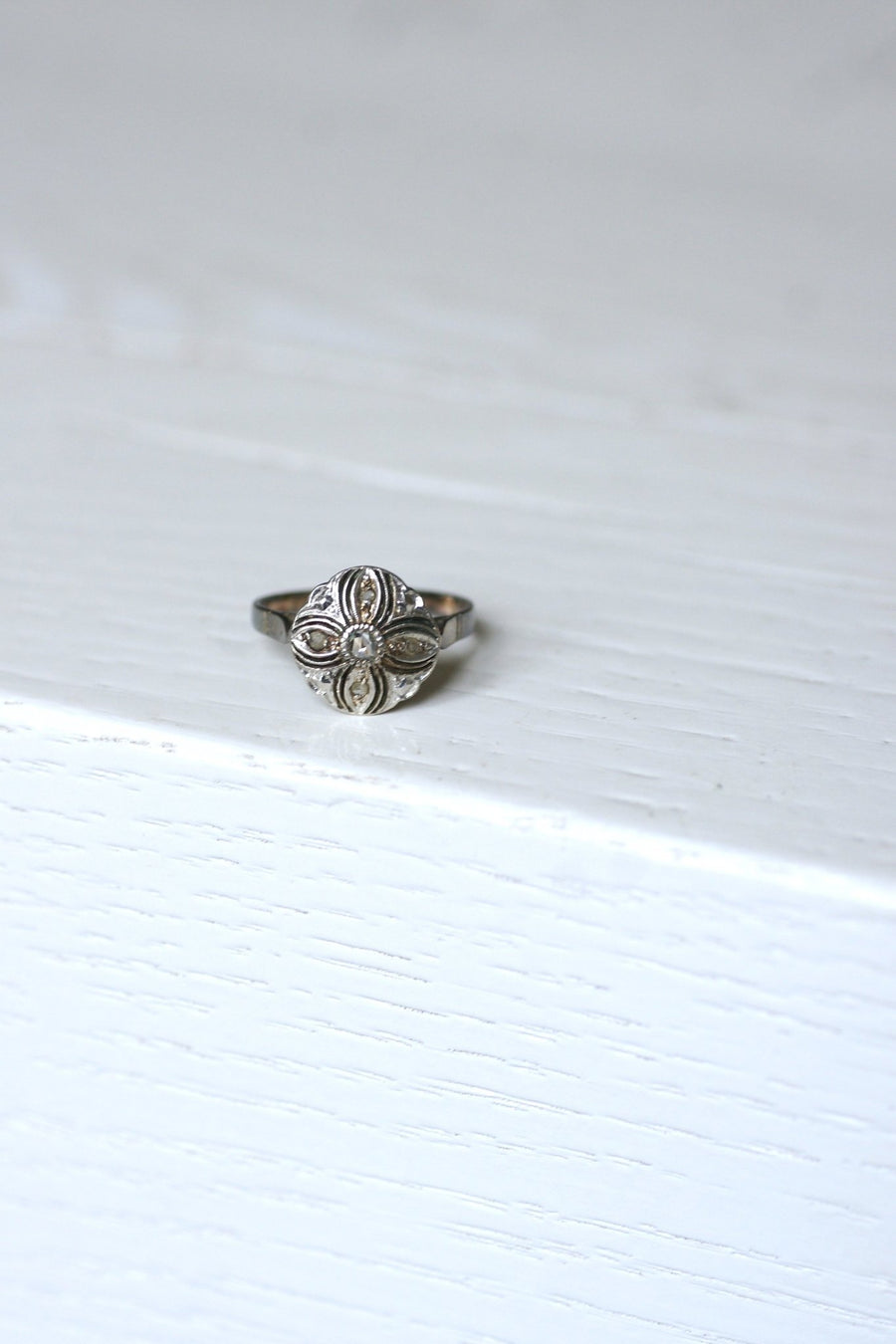 Round Art Deco diamond ring - Penelope Gallery