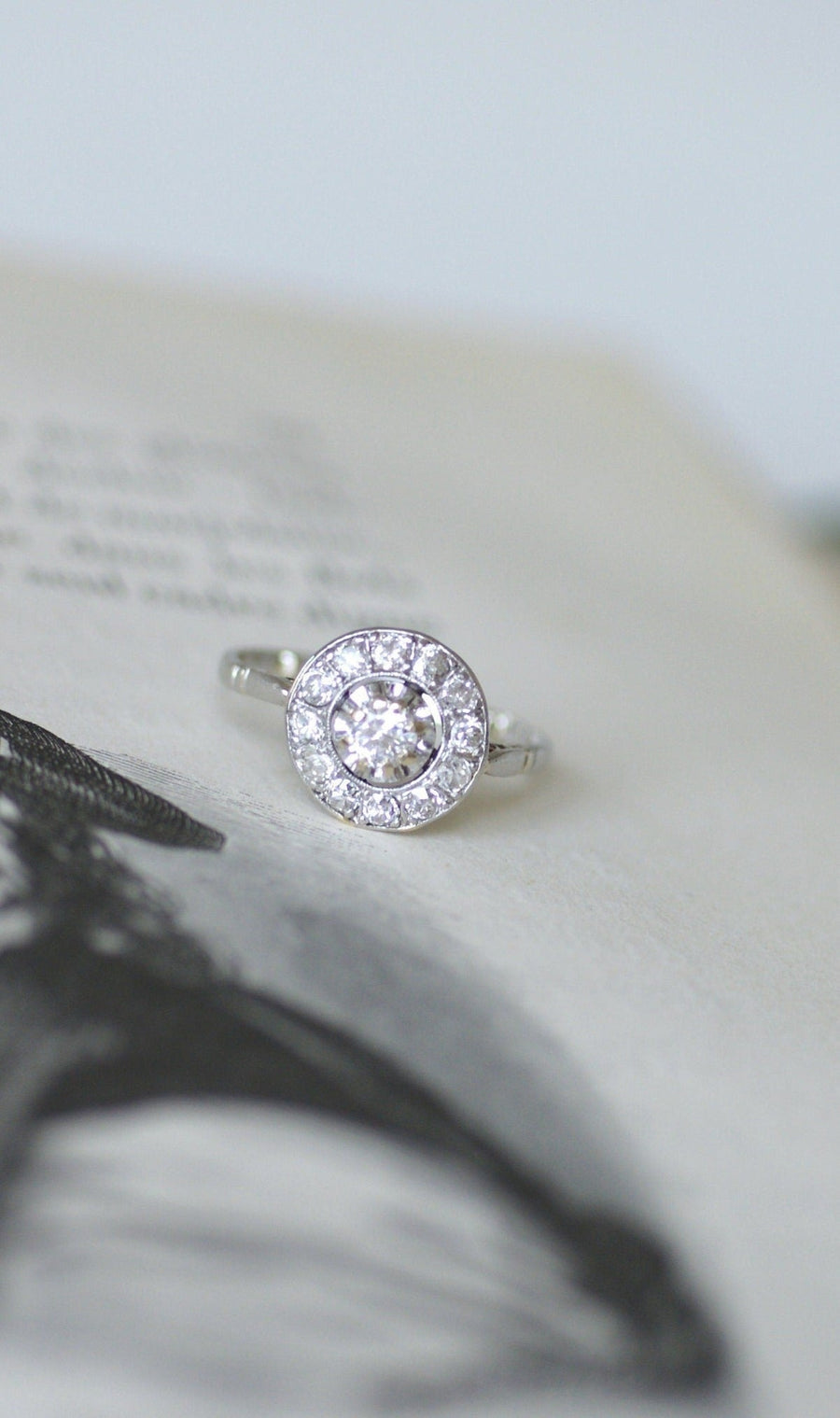 Art Deco round ring in platinum and diamonds - Penelope Gallery