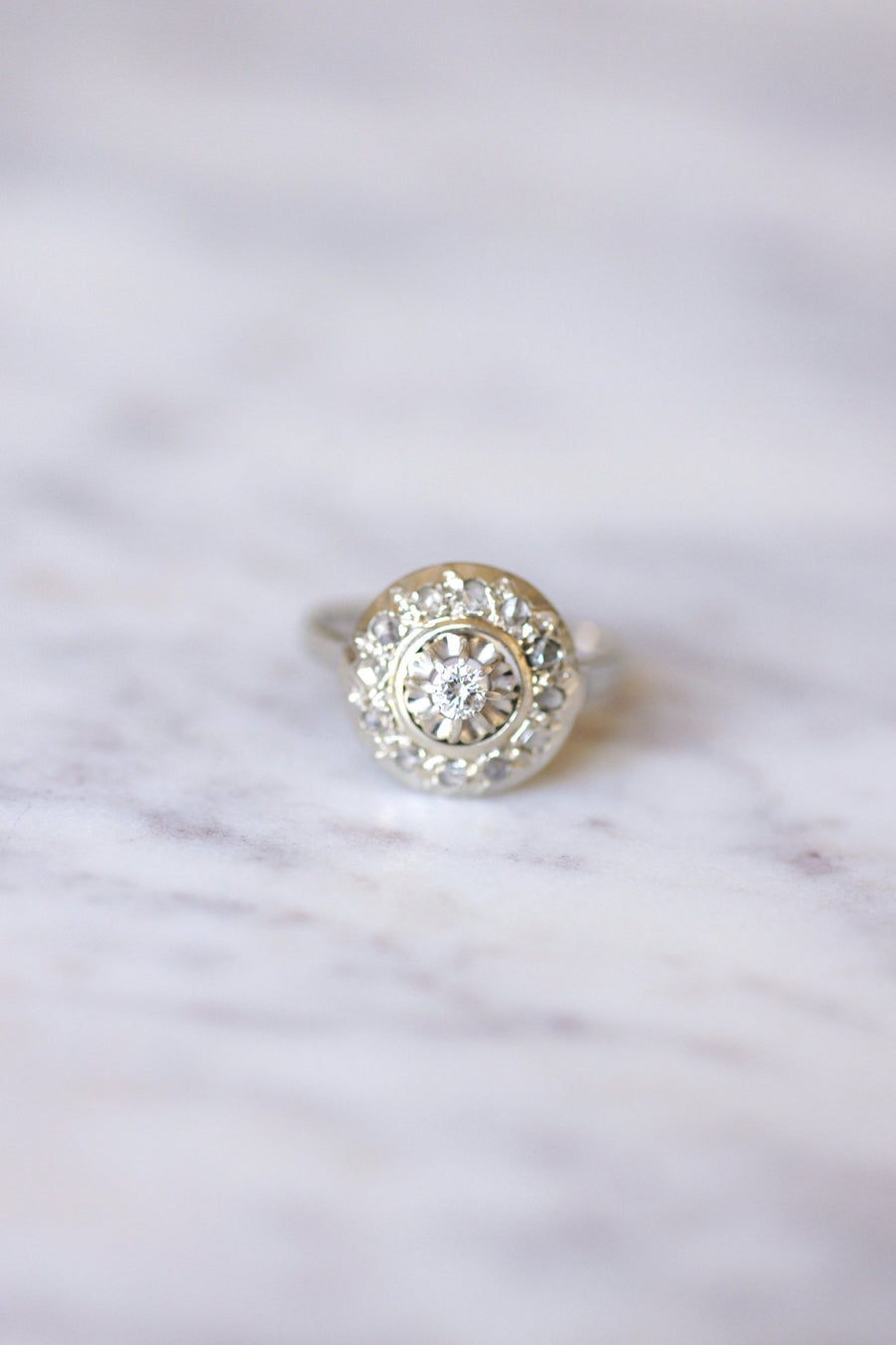 Art Deco style round engagement ring in white gold and diamonds - Galerie Pénélope